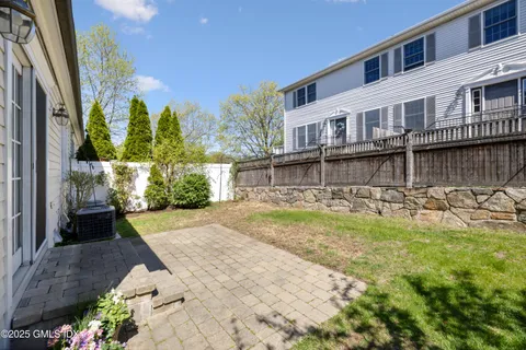 $1,250,000 | 147 Holly Hill Lane, Unit 2, Greenwich, CT 06830