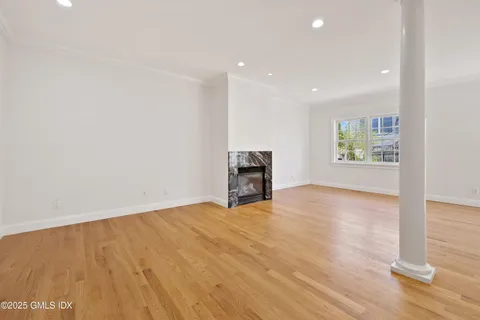 $1,250,000 | 147 Holly Hill Lane, Unit 2, Greenwich, CT 06830