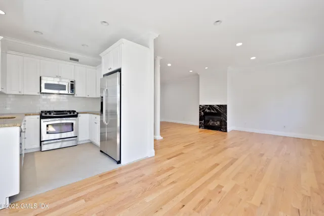 $1,250,000 | 147 Holly Hill Lane, Unit 2, Greenwich, CT 06830