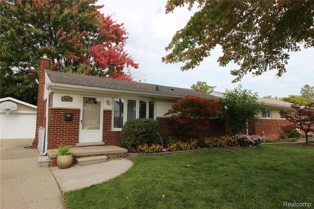 18629 Woodbine Road Fraser, MI 48026 - Photo 2 of 17 IMG_0505.JPG