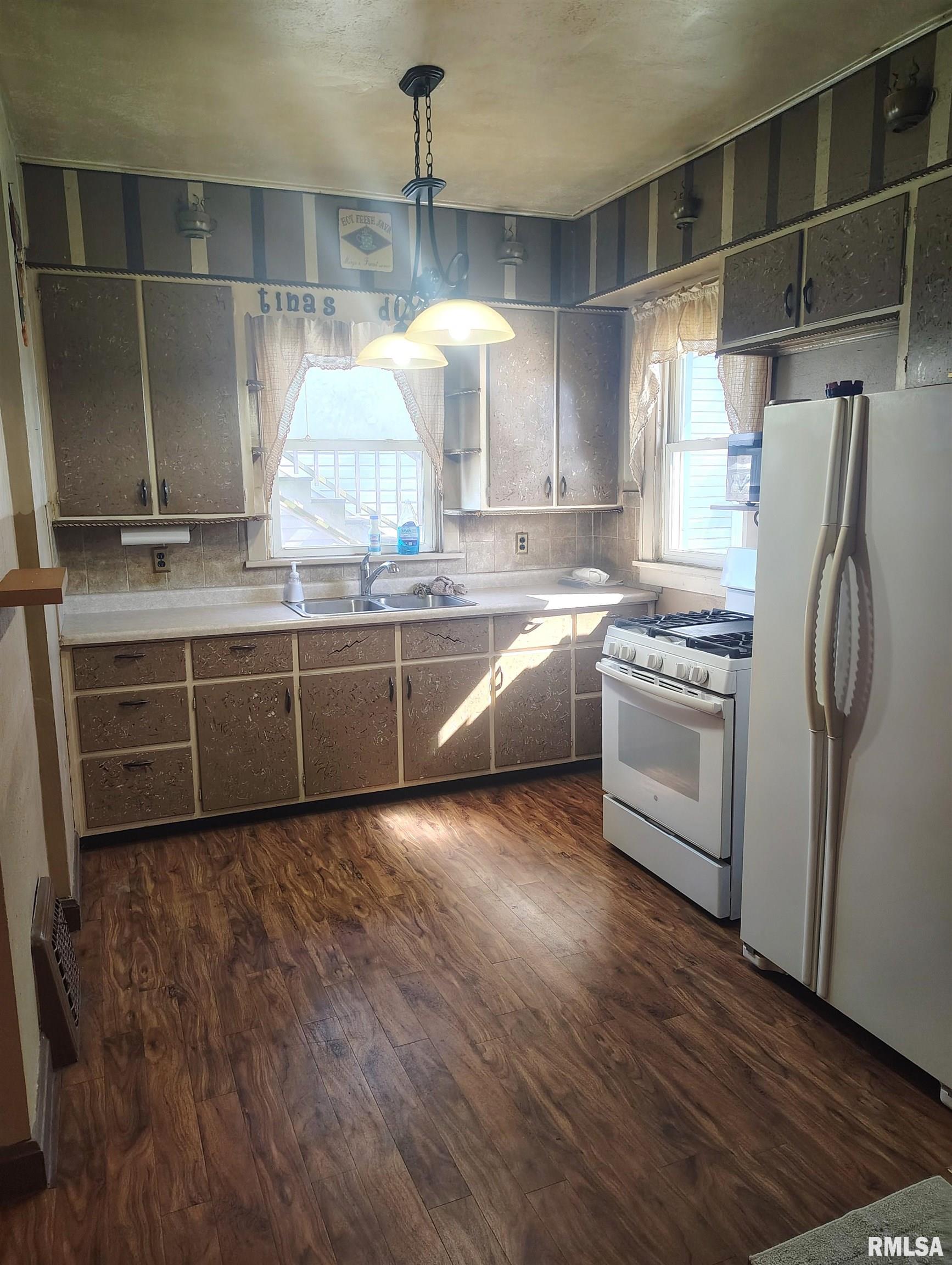 36 East Olive Street Canton, IL 61520 - Photo 12 of 23