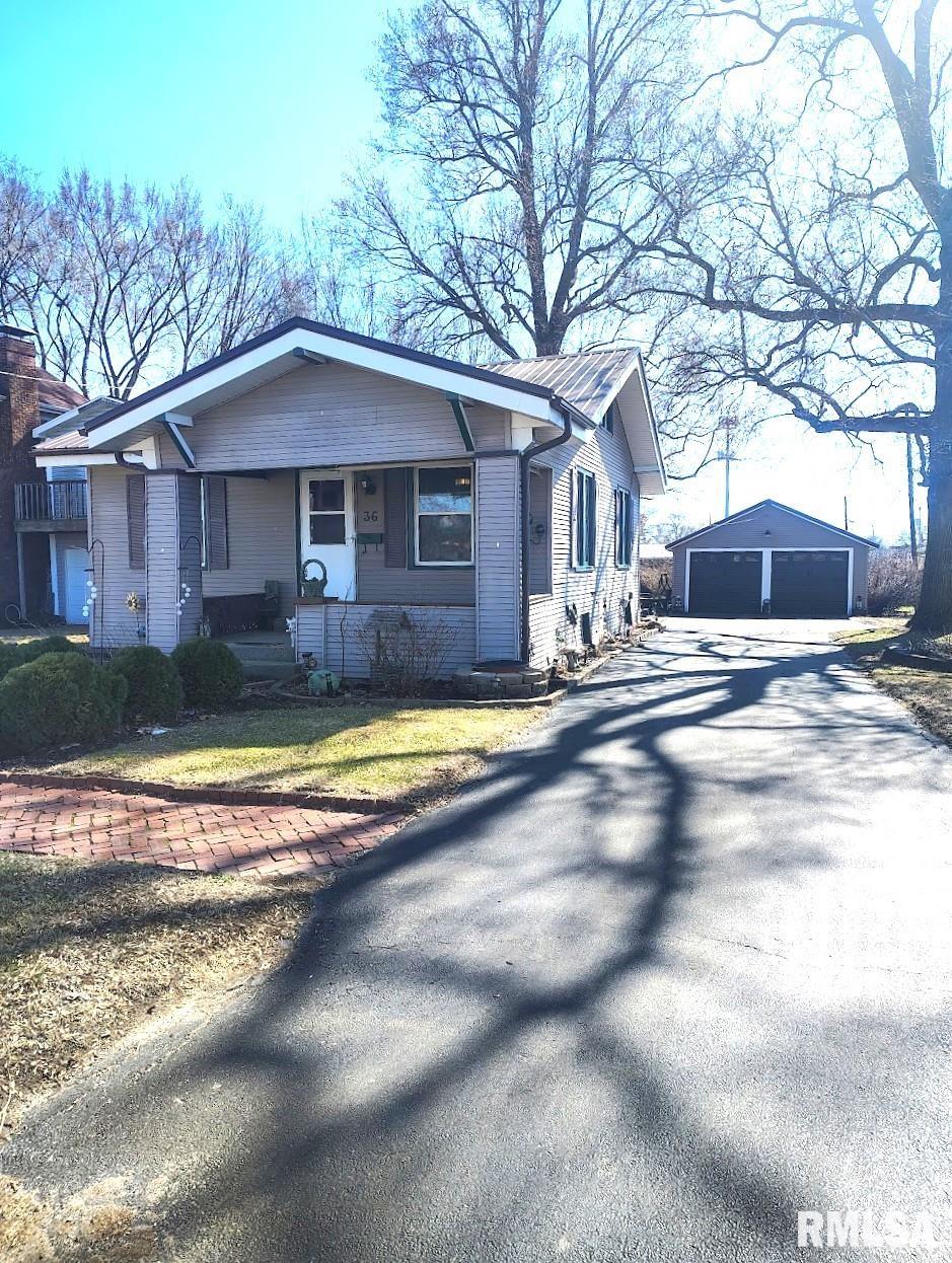 36 East Olive Street Canton, IL 61520 - Photo 2 of 23
