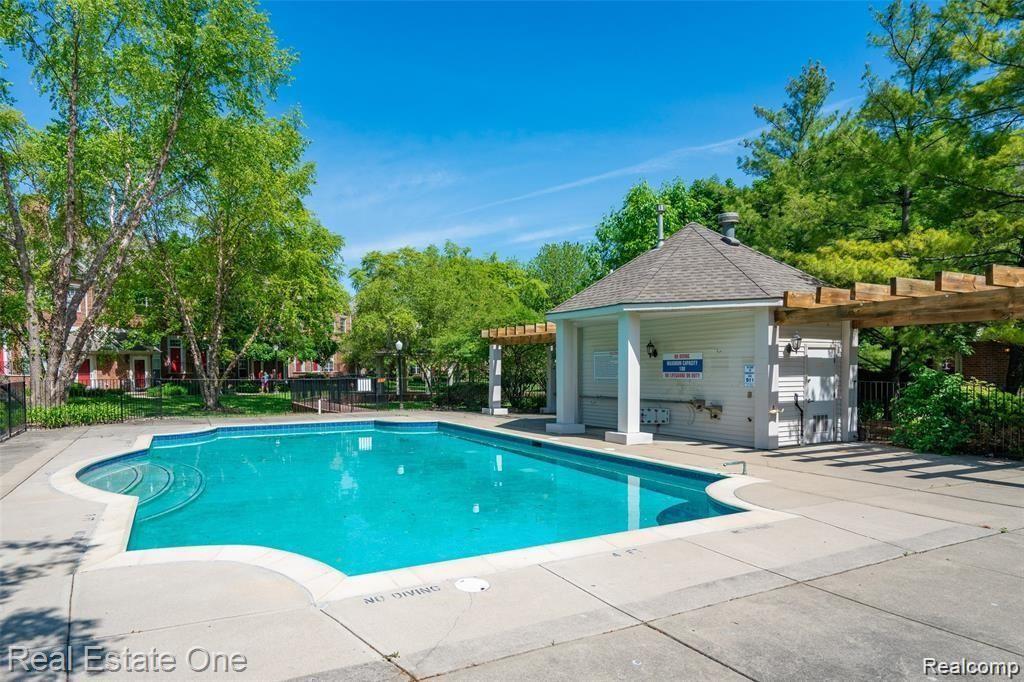 1453 Chesapeake Road, Unit 40 Royal Oak, MI 48067 - Photo 4 of 17