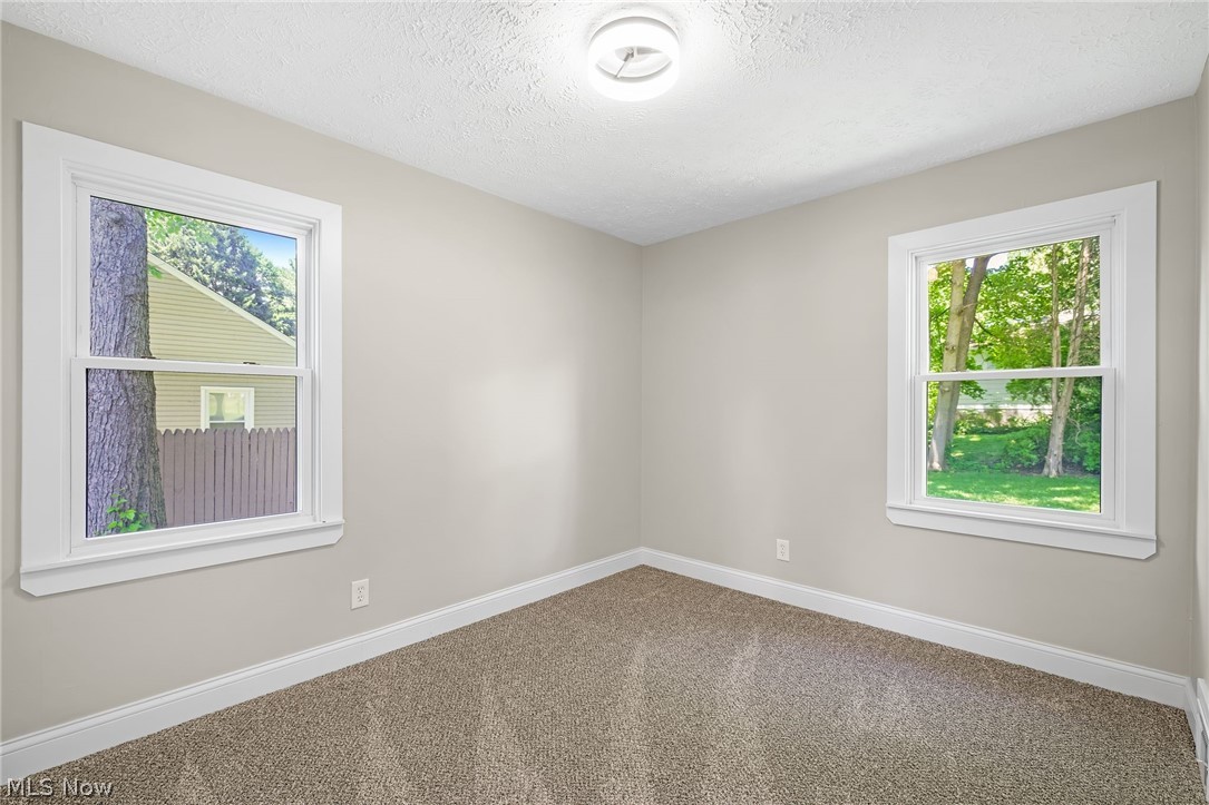 1371 Krumroy Road Akron, OH 44306 - Photo 8 of 32