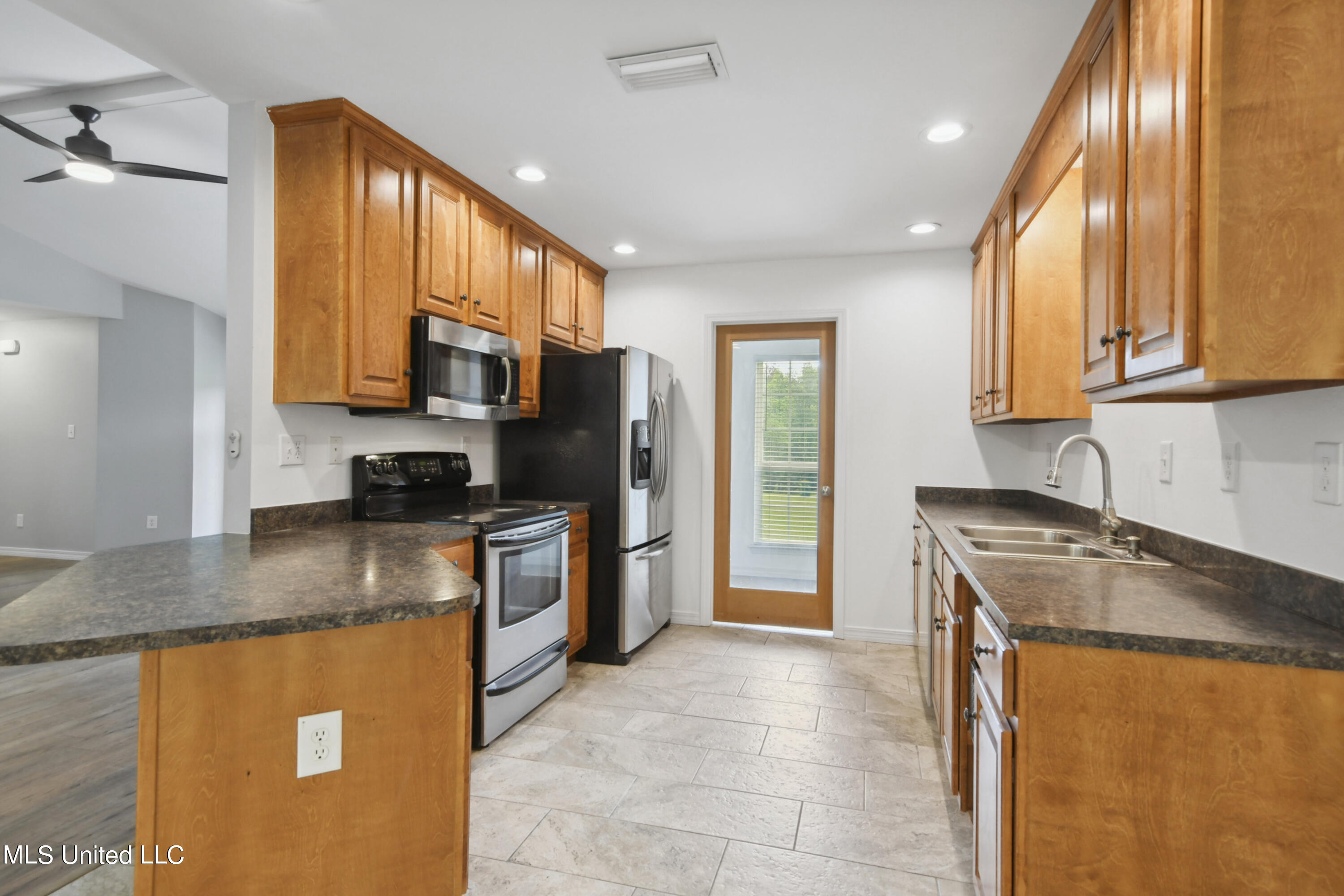 20711 Old Biloxi Road Ocean Springs, MS 39565 - Photo 10 of 22 010