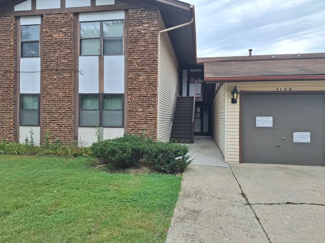 $150,000 | 4133 192nd Court, Unit 219, Country Club Hills, IL 60478
