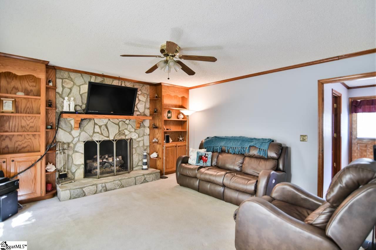 308 Quail Run Circle Fountain Inn, SC 29644 - Photo 6 of 33 Gallery Image 6