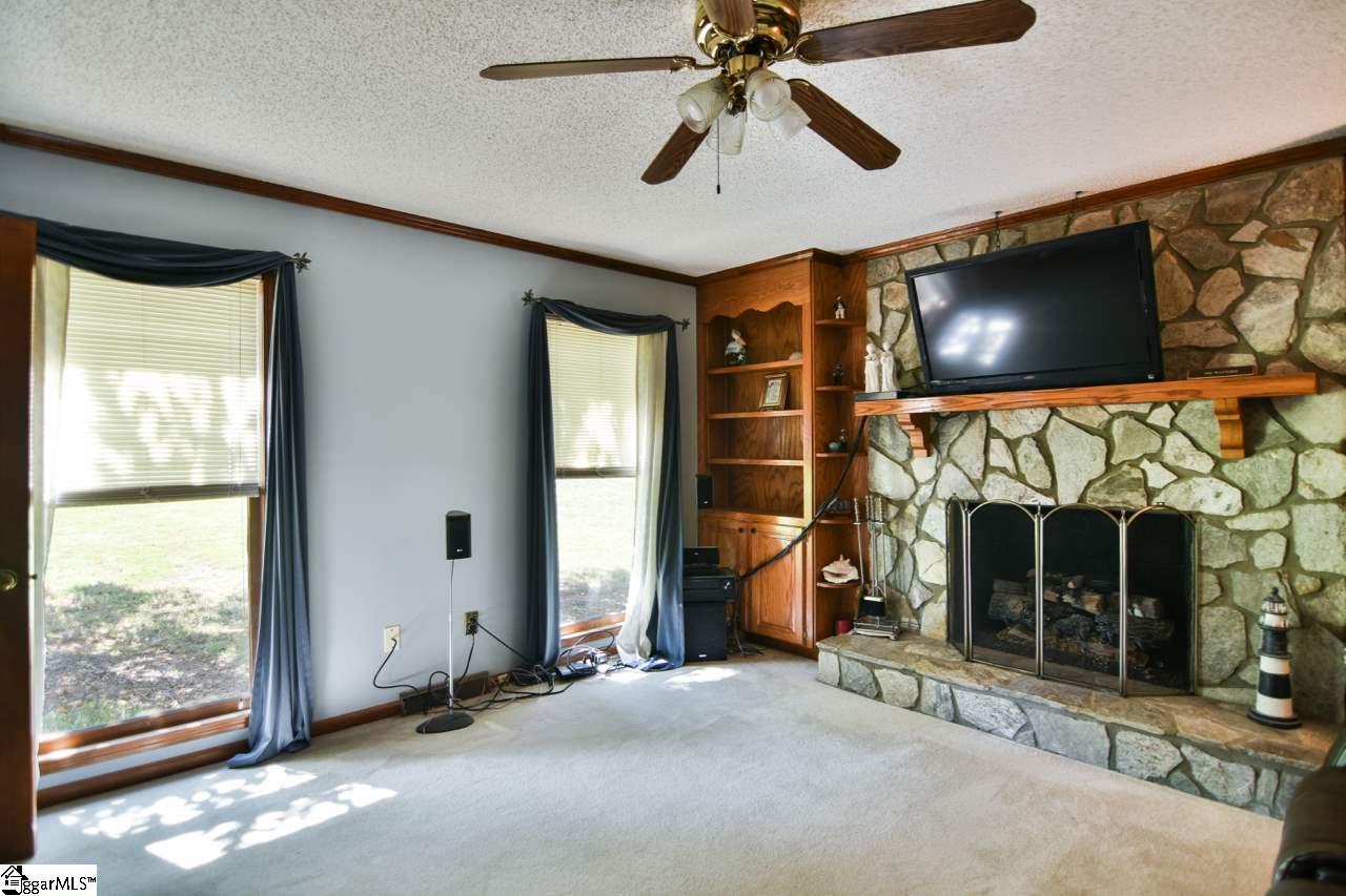 308 Quail Run Circle Fountain Inn, SC 29644 - Photo 7 of 33 Gallery Image 7