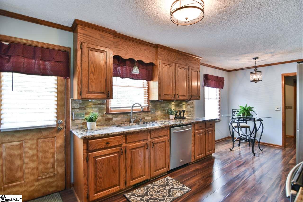 308 Quail Run Circle Fountain Inn, SC 29644 - Photo 8 of 33 Gallery Image 8