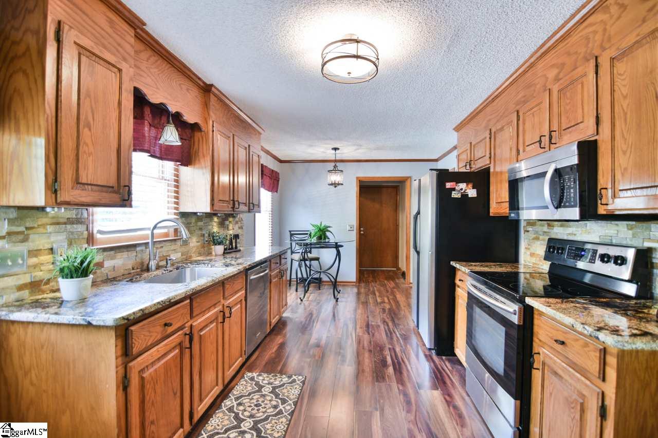 308 Quail Run Circle Fountain Inn, SC 29644 - Photo 9 of 33 Gallery Image 9