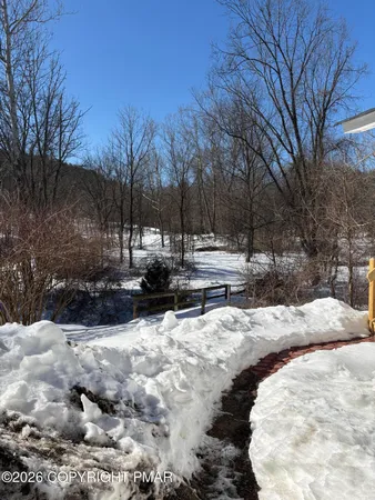 $2,400 | 838 Hallet Road, East Stroudsburg, PA 18301