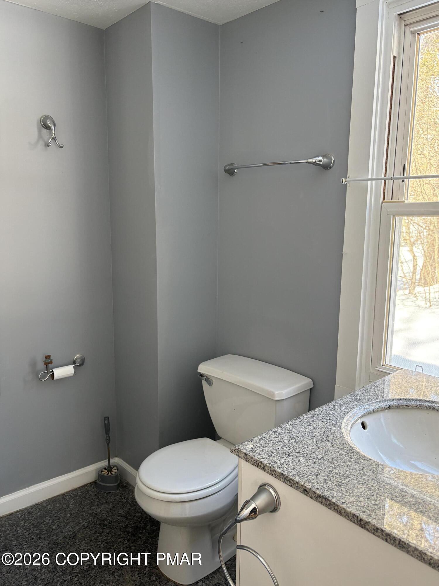 838 Hallet Road East Stroudsburg, PA 18301 - Photo 7 of 30 IMG_4597