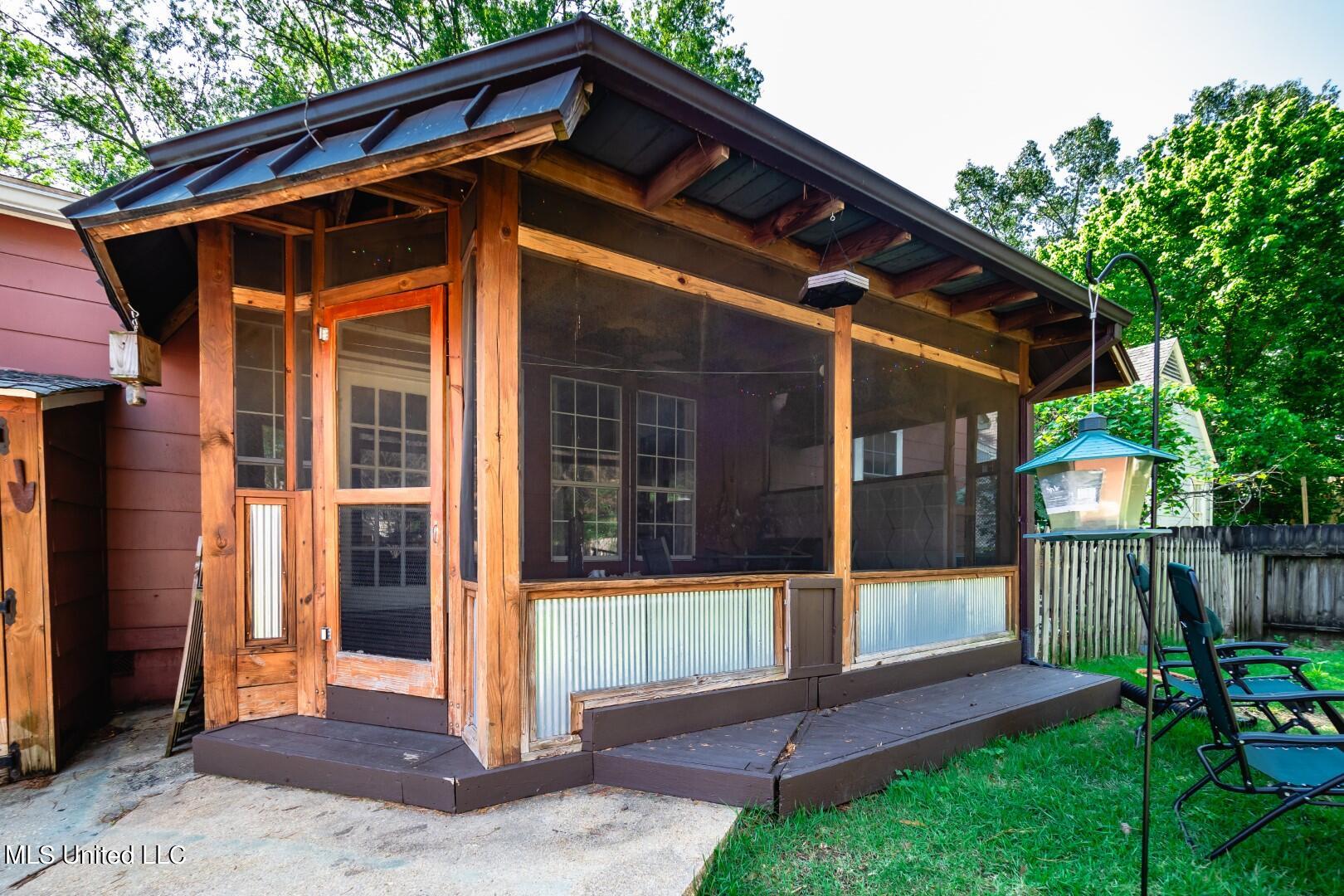 1733 Devine Street Jackson, MS 39202 - Photo 7 of 29 P5160009