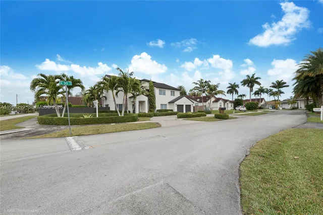$1,200,600 | 11983 Southwest 99th Street, Miami, FL 33186
