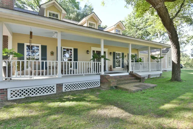 $950,000 | 1263 Weishuhn Road, New Ulm, TX 78950