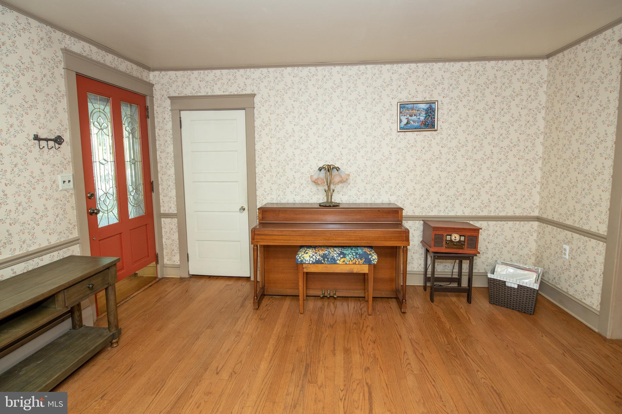 104 Ridgway Street Mount Holly, NJ 08060 - Photo 9 of 69 Living Room