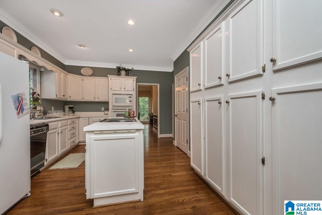2012 Hawthorne Lane Birmingham, AL 35244 - Photo 15 of 36