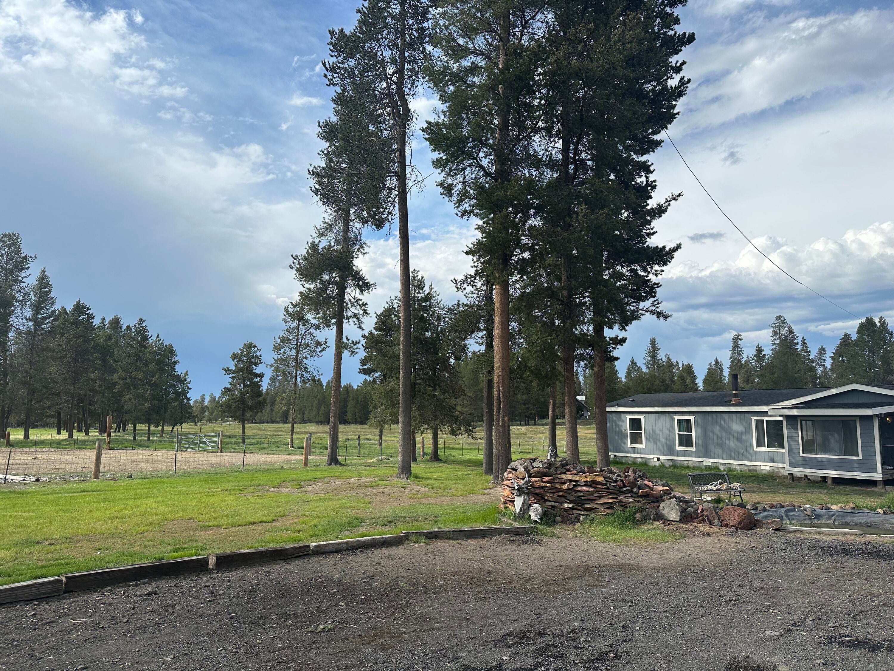 9241 Split Rail Road La Pine, OR 97739 - Photo 7 of 57 Front View