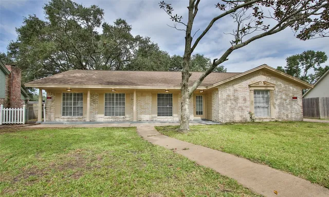 $339,000 | 5019 Westwood Drive, Dickinson, TX 77539