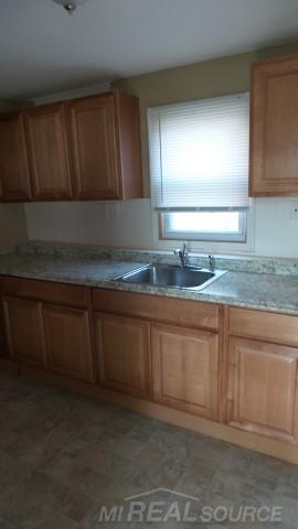 8515 Rivard Avenue Warren, MI 48089 - Photo 3 of 10