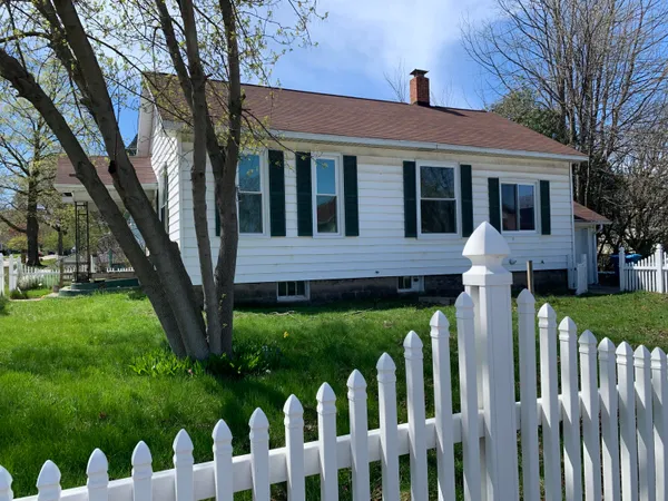 $185,000 | 328 4th Street, Manistee, MI 49660
