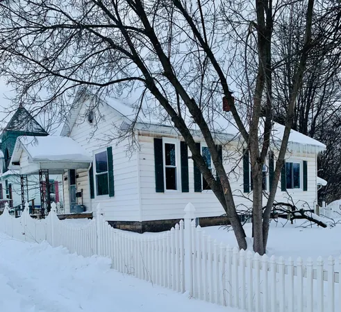 $185,000 | 328 4th Street, Manistee, MI 49660