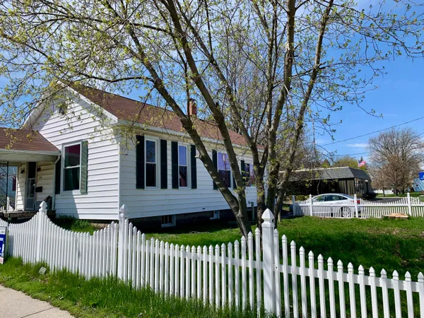 $185,000 | 328 4th Street, Manistee, MI 49660