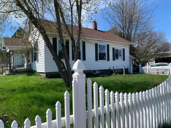 $185,000 | 328 4th Street, Manistee, MI 49660