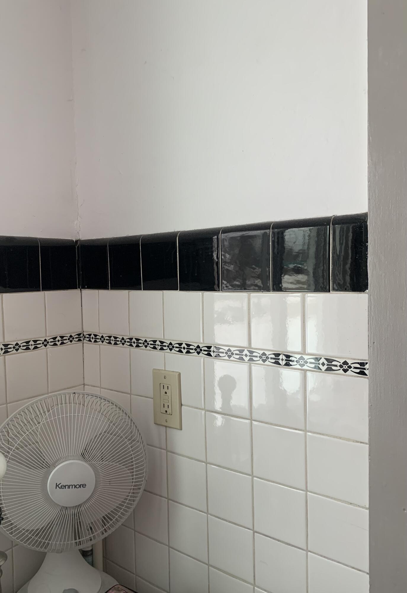 328 4th Street Manistee, MI 49660 - Photo 8 of 14 IMG_5251