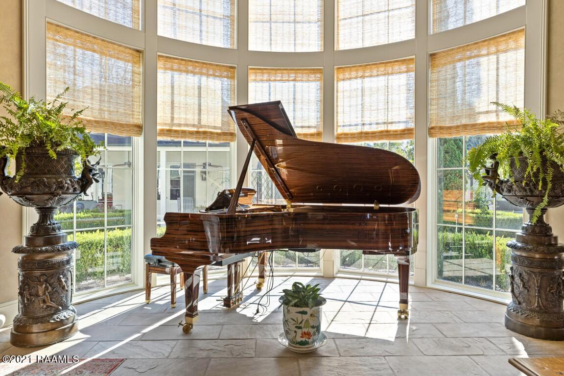 155 Shannon Road Lafayette, LA 70503 - Photo 8 of 50 155 Shannon-12