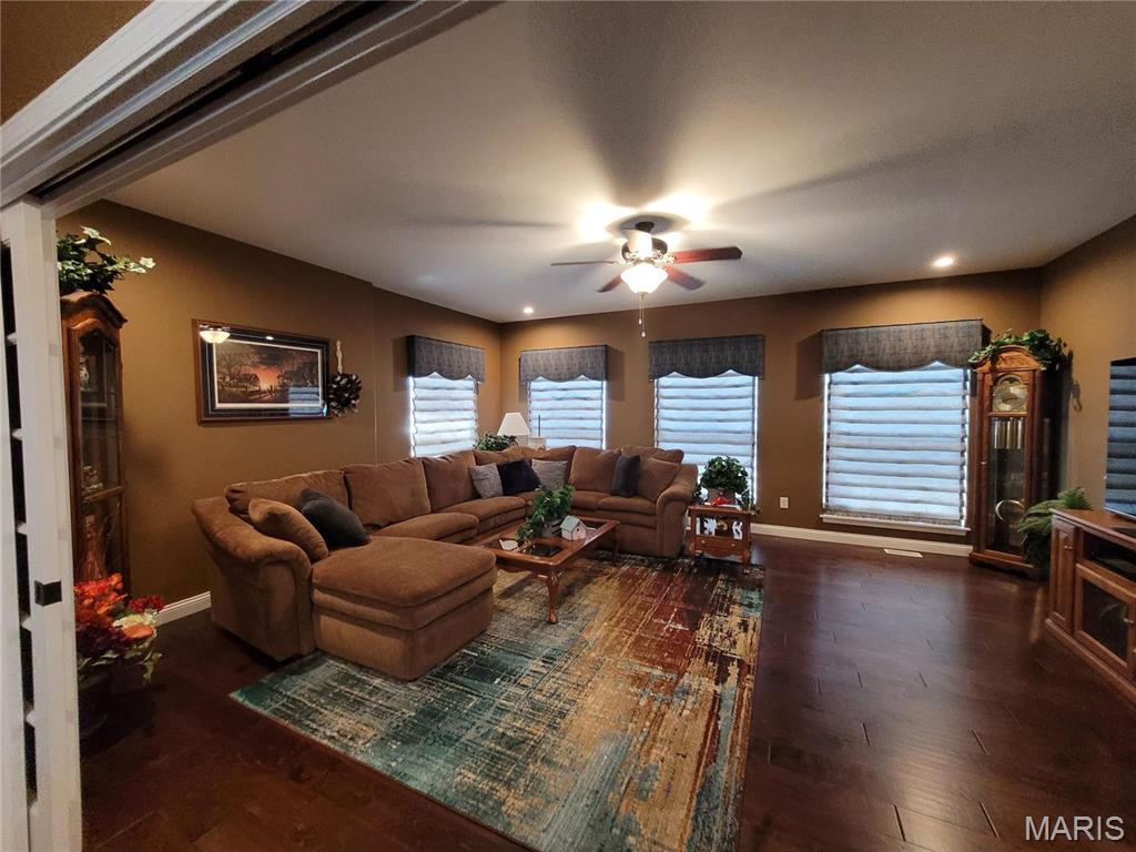 10359 Bounds Road Shipman, IL 62685 - Photo 5 of 56