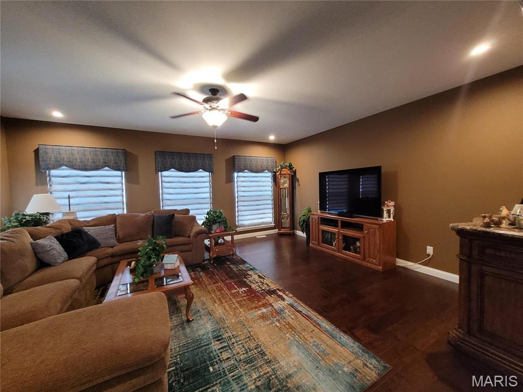 10359 Bounds Road Shipman, IL 62685 - Photo 6 of 56