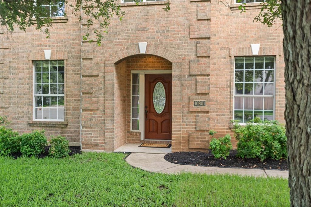 10801 Beachmont Lane Austin, TX 78739 - Photo 3 of 40 Your stylishly traditional front entry greets your guests with warmth and tranquility.