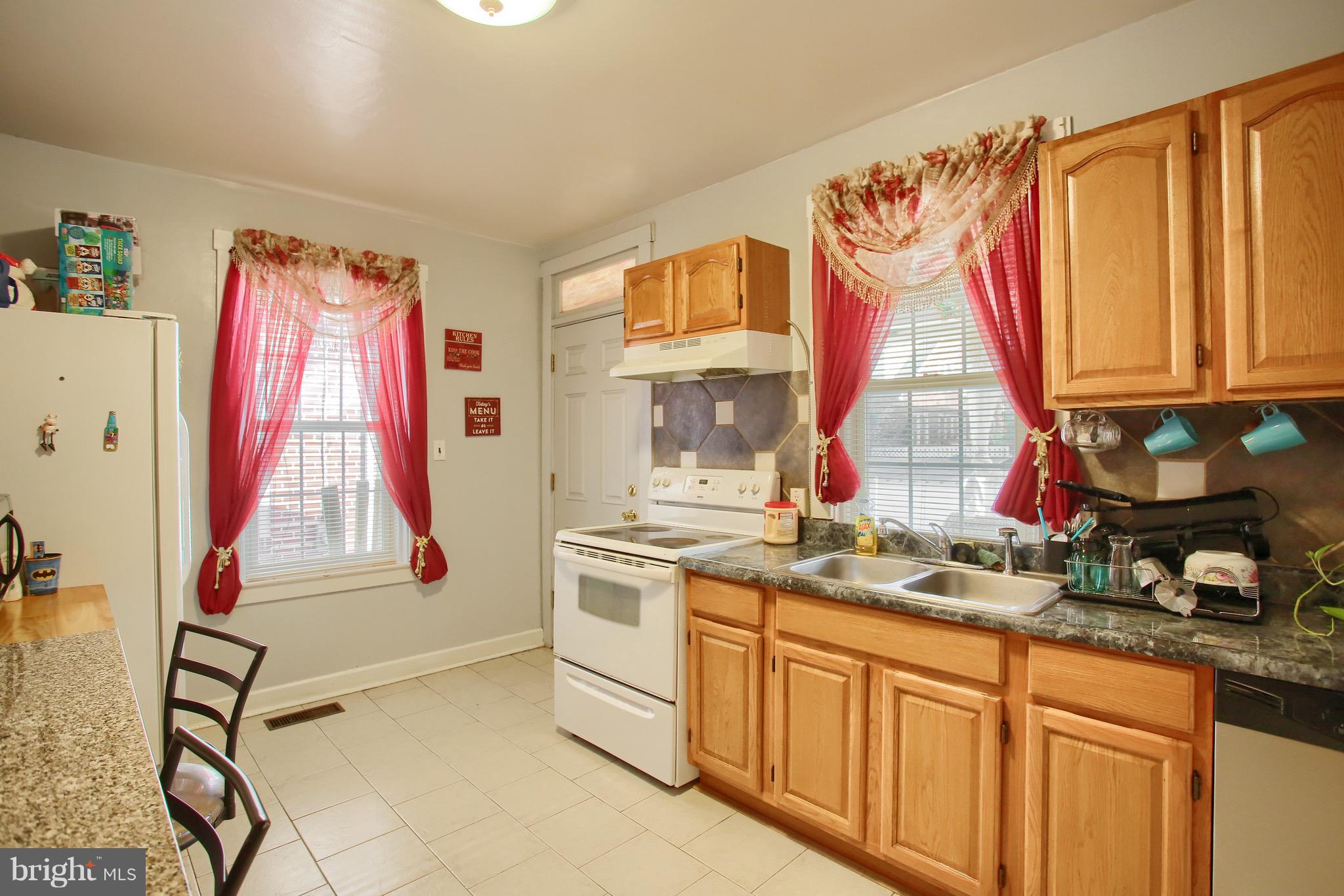 1633 Locust Street Reading, PA 19604 - Photo 11 of 23