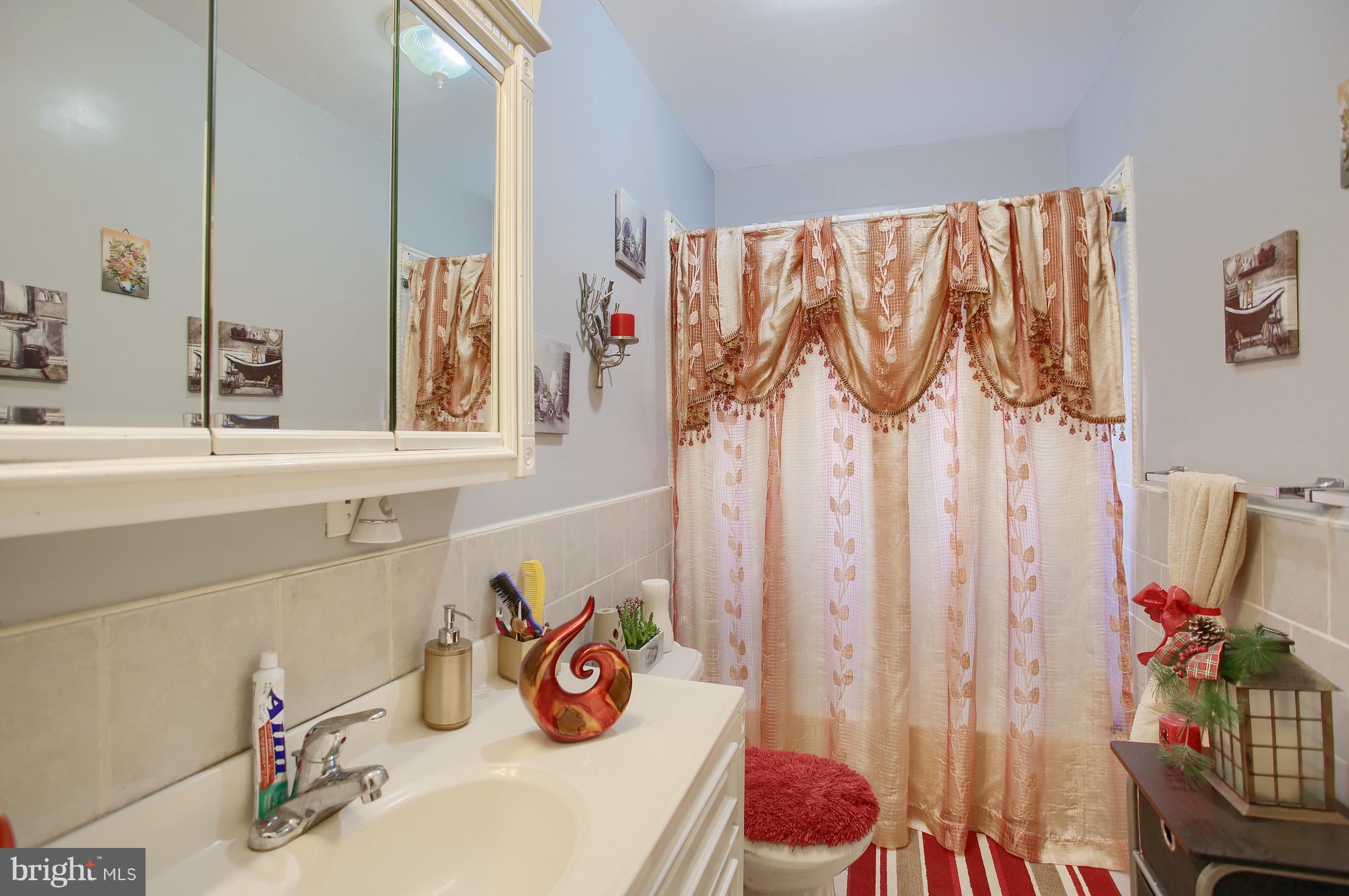 1633 Locust Street Reading, PA 19604 - Photo 15 of 23