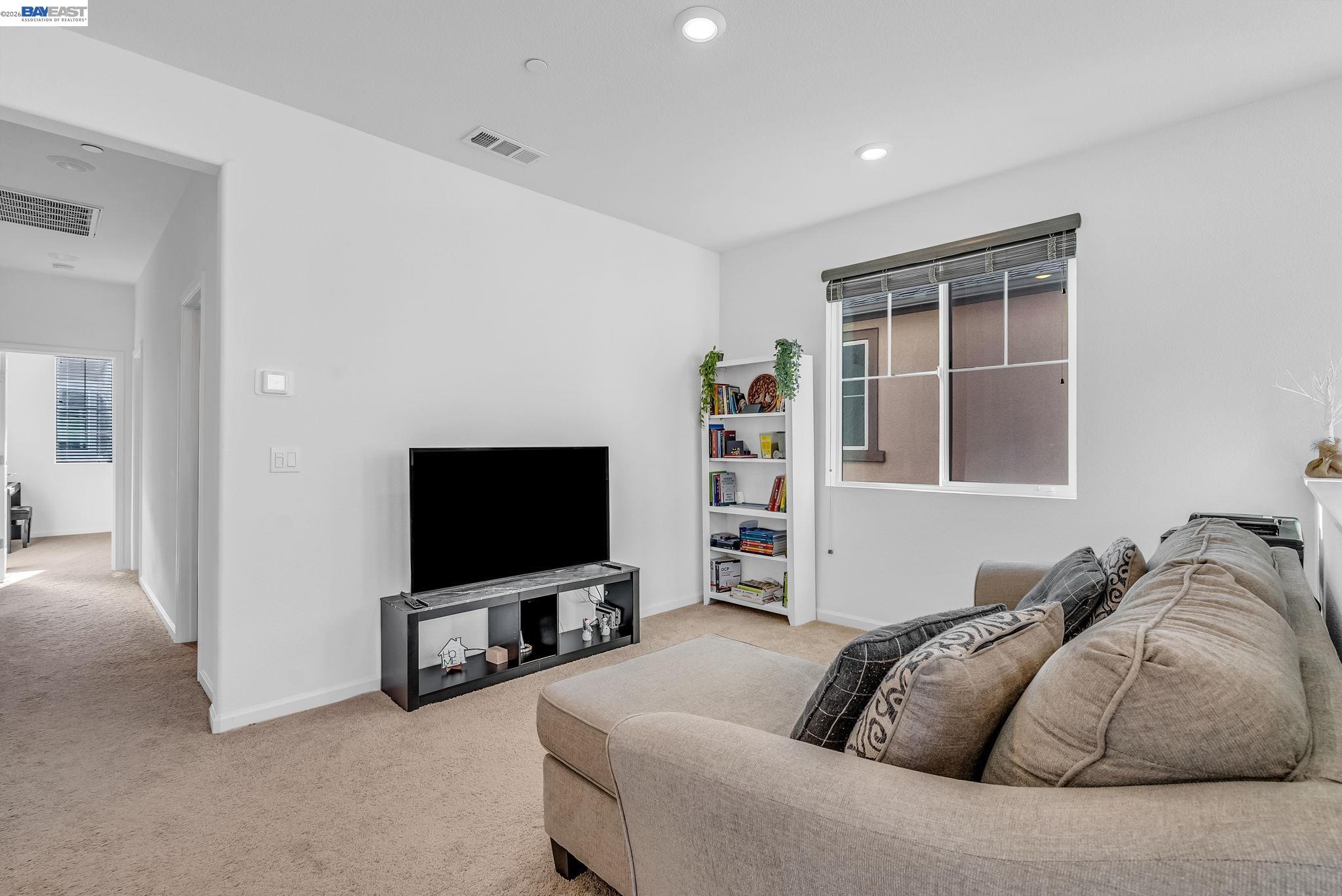 9 Cedar Street Pittsburg, CA 94565 - Photo 13 of 35