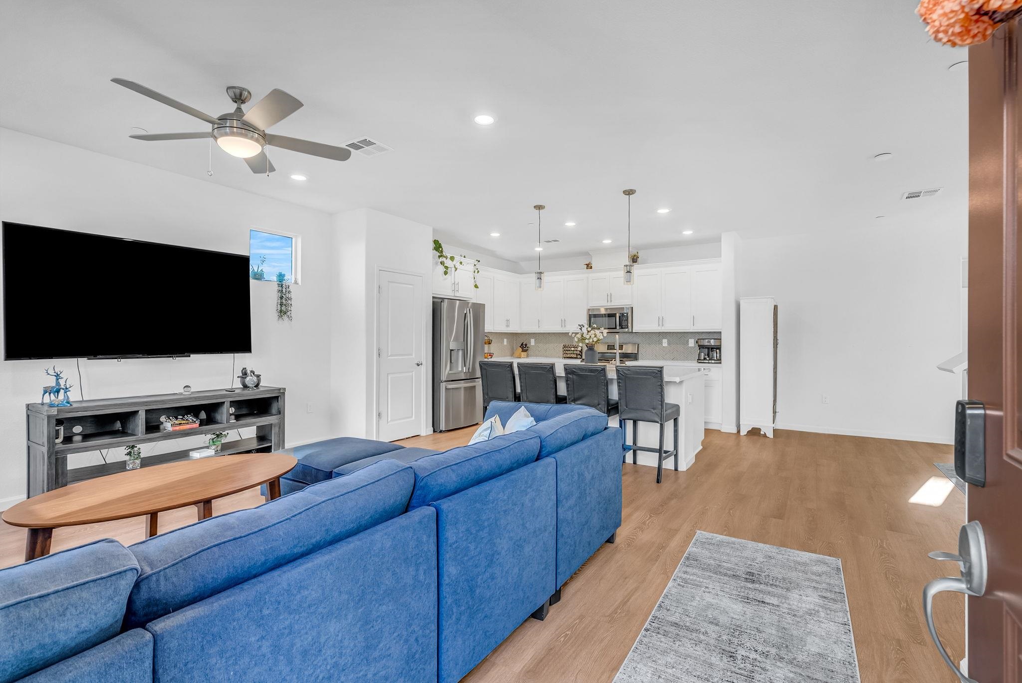 9 Cedar Street Pittsburg, CA 94565 - Photo 3 of 35