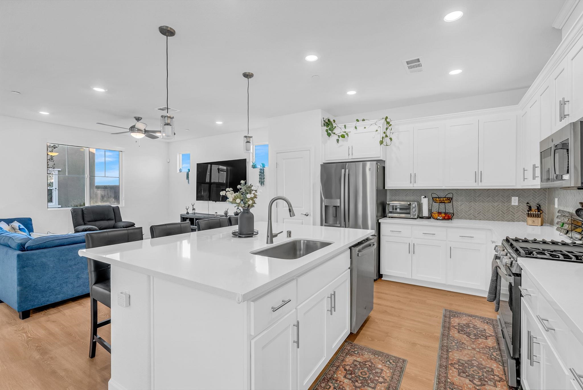 9 Cedar Street Pittsburg, CA 94565 - Photo 9 of 35