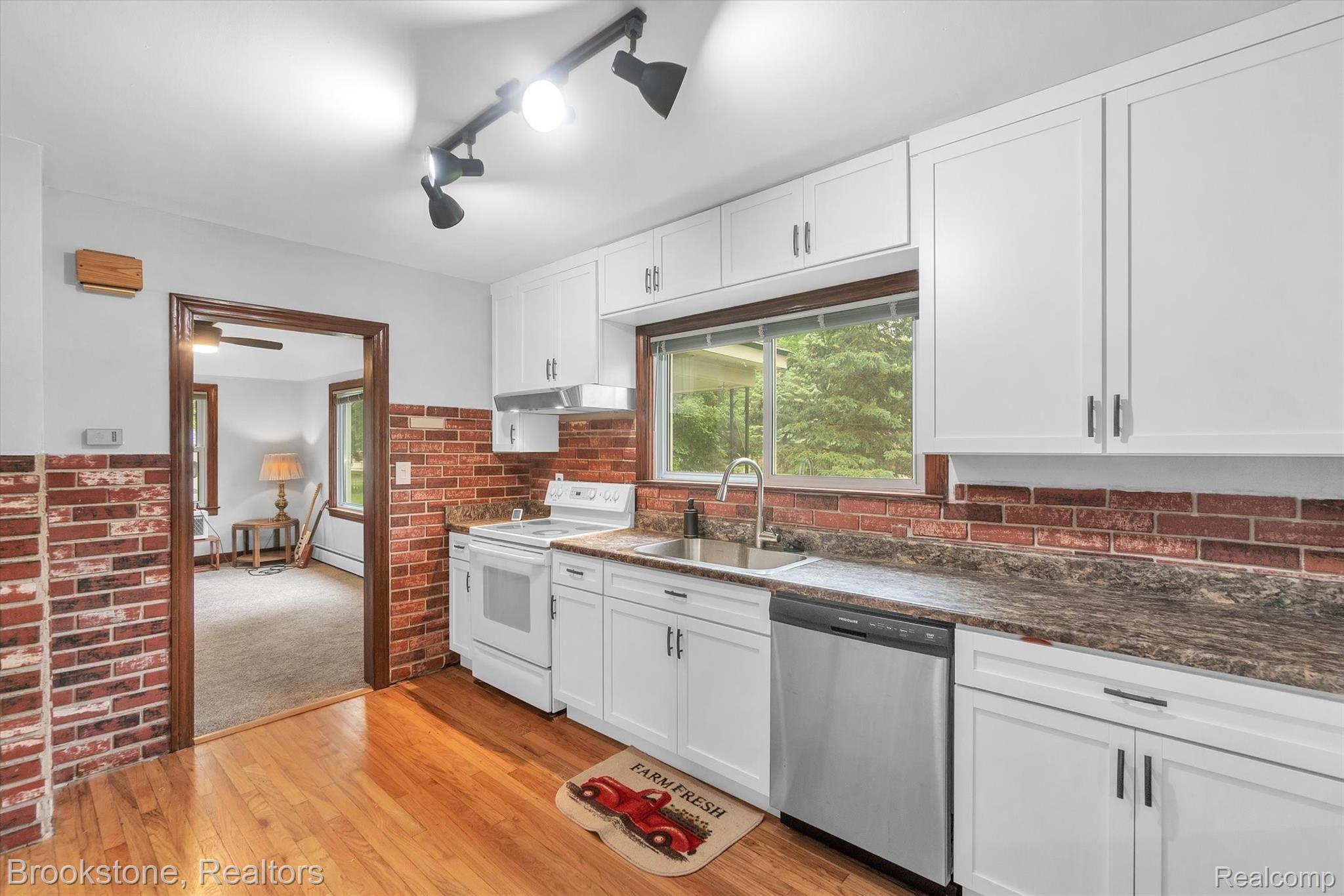3740 John R Road Rochester, MI 48307 - Photo 9 of 33 09-3740-John-R-Rd-WindowStill-Real-Estate-Photography-9.jpg
