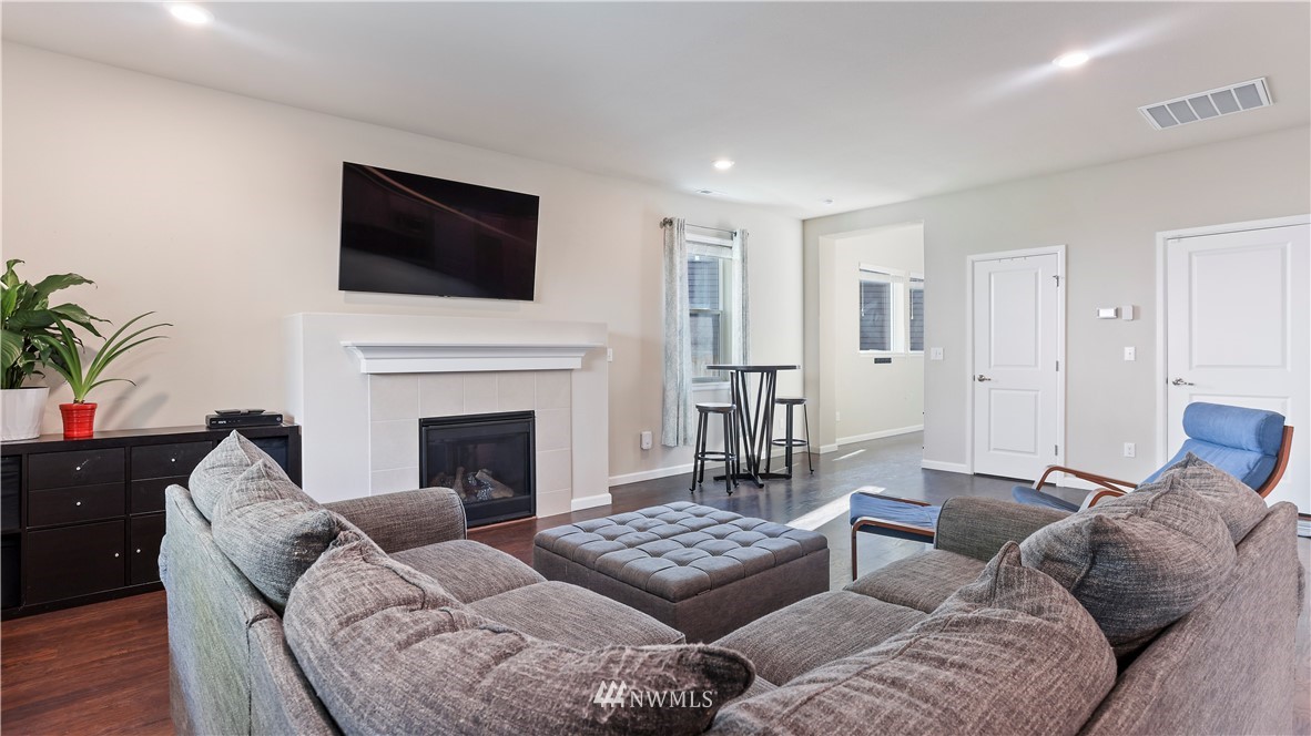 15908 Meridian Avenue South Bothell, WA 98012 - Photo 11 of 36