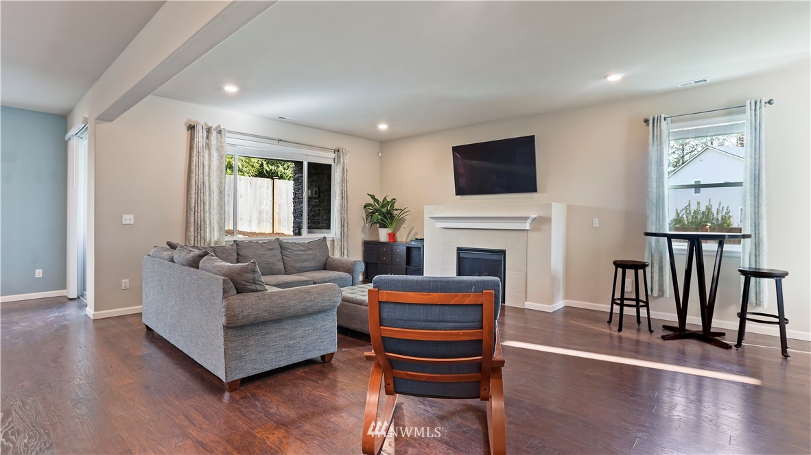 15908 Meridian Avenue South Bothell, WA 98012 - Photo 3 of 36