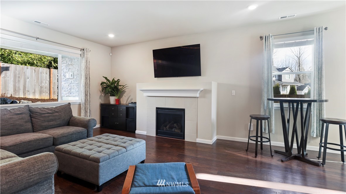 15908 Meridian Avenue South Bothell, WA 98012 - Photo 4 of 36