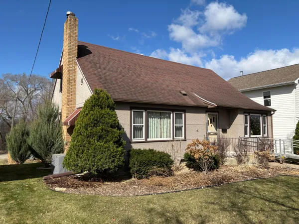 $285,000 | 2530 13th Place South, La Crosse, WI 54601