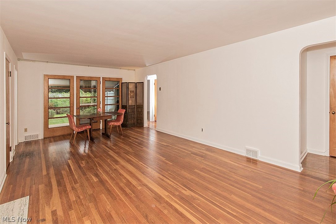 1394 Dorsh Road Cleveland, OH 44121 - Photo 6 of 19