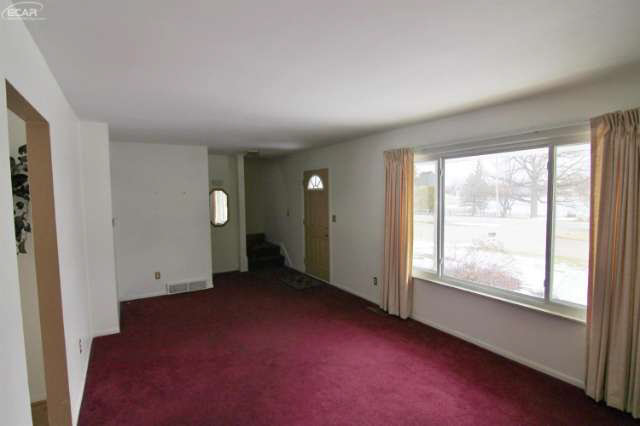 13114 Torrey Road Fenton, MI 48430 - Photo 8 of 21 21006304-7.JPG