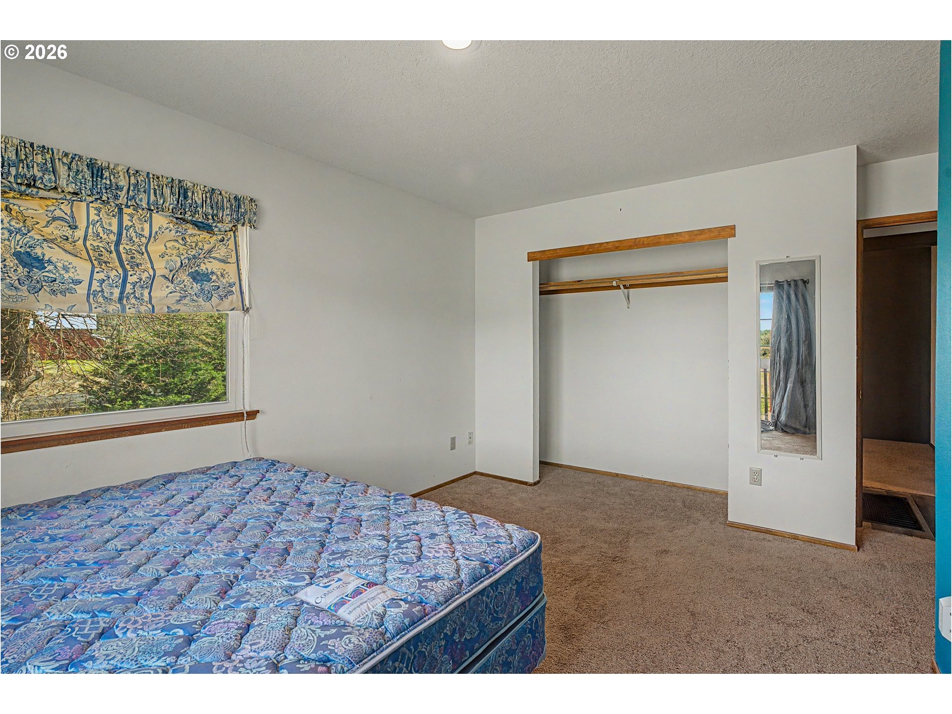 16515 Highway 47 Banks, OR 97106 - Photo 20 of 48 a view of an empty room and window
