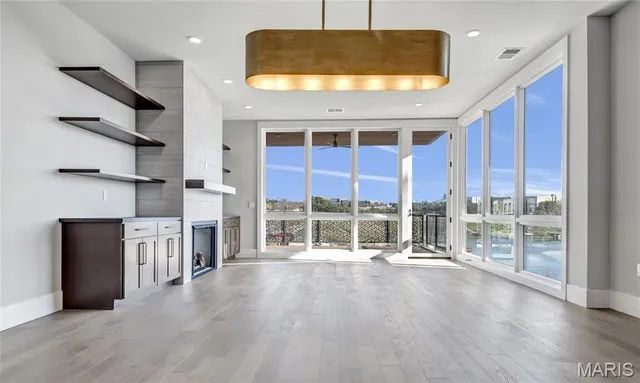 $5,495 | 16460 Wildhorse Lk Boulevard, Unit 301, Chesterfield, MO 63017