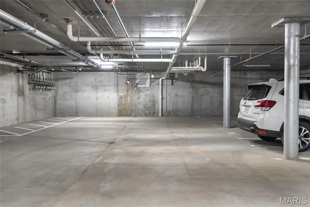 $5,495 | 16460 Wildhorse Lk Boulevard, Unit 301, Chesterfield, MO 63017