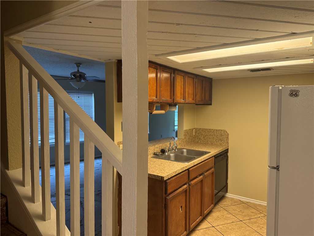 5180 Middlecoff Circle, Unit D Corpus Christi, TX 78413 - Photo 5 of 26