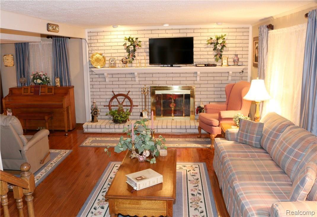 1606 Rustic Ridge Road Canton, MI 48188 - Photo 37 of 43 037 LIVING ROOM.jpg